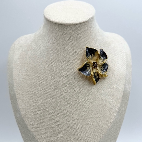 Vintage Gold Tone Enamel with Rhinestone Center Flower Brooch - Picture 6 of 6